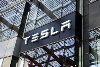 your-tesla-benefits-&-career:-financial-planning-for-employees-and-executives